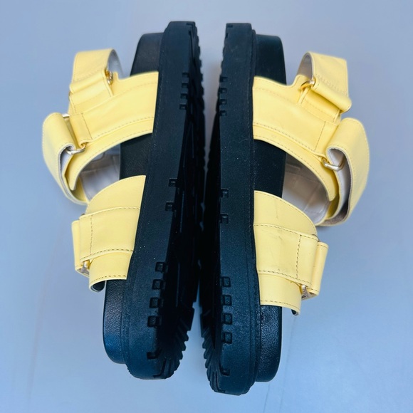 Maeve two strap sandals yellow size 6 - Picture 2 of 3